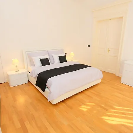 Luxury Krocínova Praga