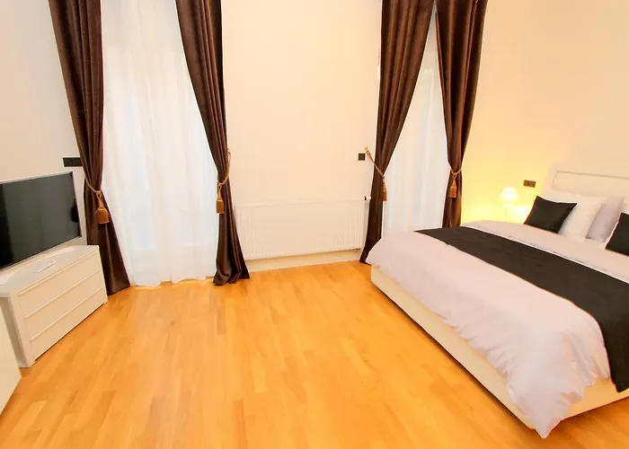 Luxury Krocinova * براغ