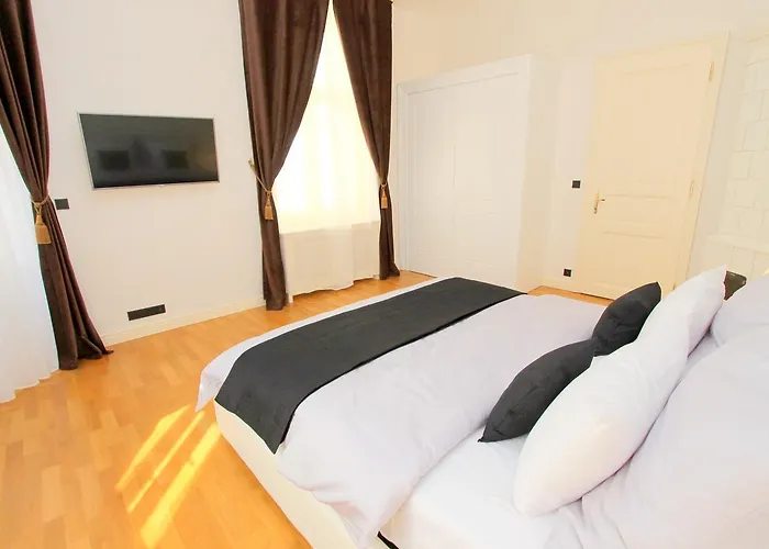 Luxury Krocinova شقة