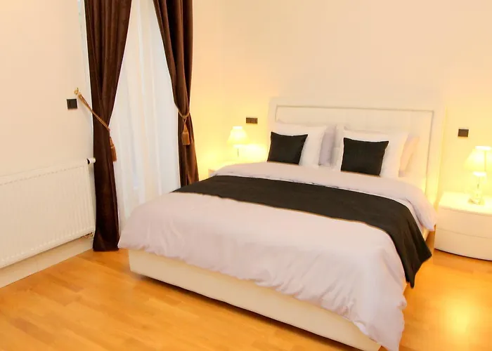 Luxury Krocinova شقة